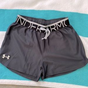 Under Armour Girls' Play Up Solid Shorts size medium dark charcoal grey EUC